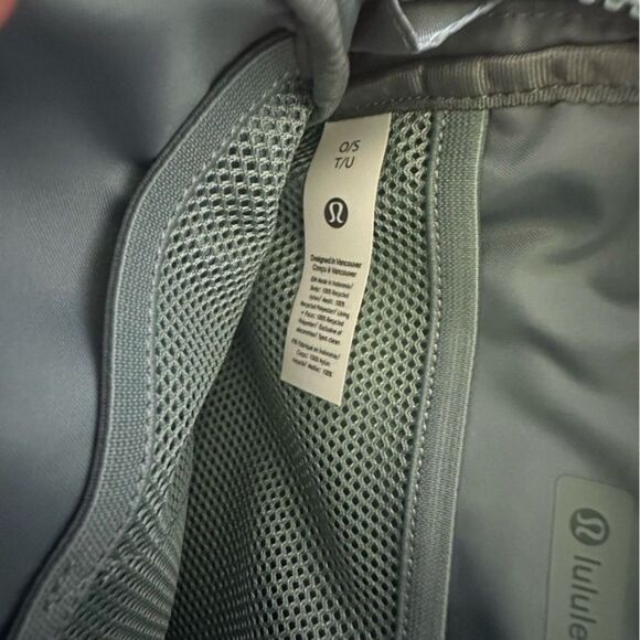 Lululemon Everywhere Belt Bag 2L Crater Blue NEW casual travel Fanny pack - Picture 8 of 8